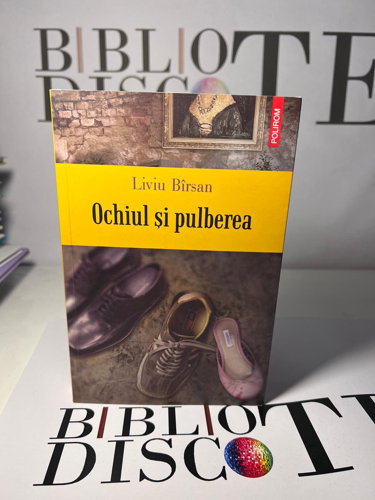 Ochiul si pulberea