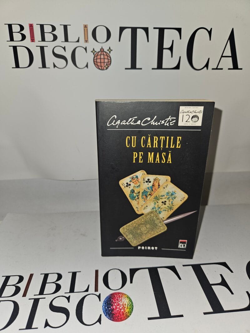 Cu cartile pe masa